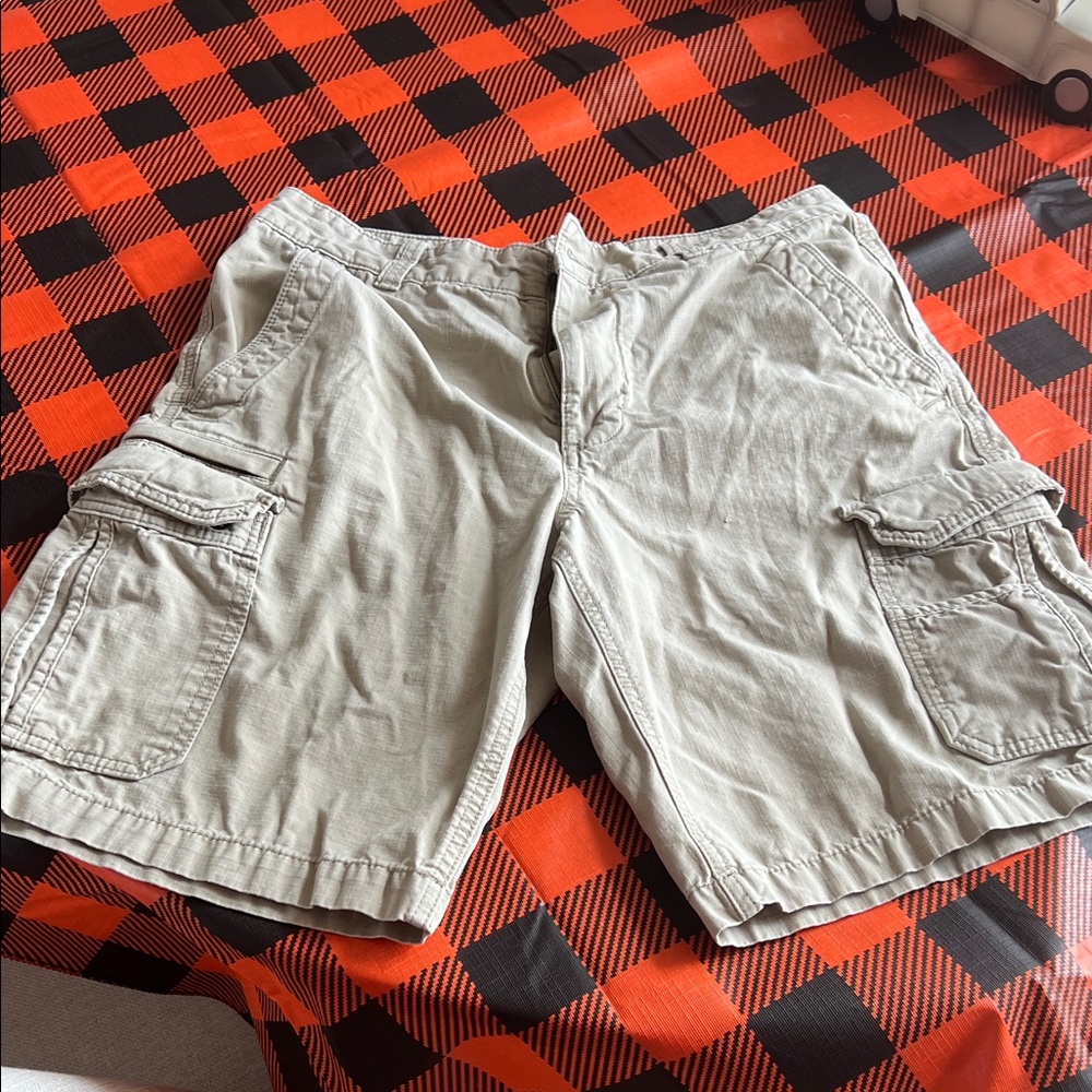 Eddie Bauer Men’s Cargo Shorts, Size 34